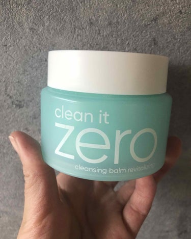 韓国コスメ バニラコ の洗顔・クレンジングバーム【Clean It Zero（クリーンイットゼロ）】。
前から評判が良かったのでついに購入。
シャーベット状のバームを顔にのせてゆっくりクルクルしたら、メ
