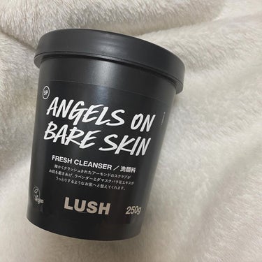 LUSH 天使の優しさ❤︎
自然由来成分のみで作られたクレイ系洗顔👼

ラベンダーのお花とアーモンドのスクラブ入り
で毎日つるつるのお肌に！！

さっぱりした洗い上がりで
よかったですが、リ