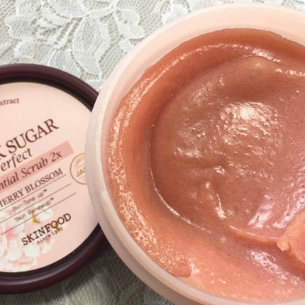 ブラックシュガー パーフェクトエッセンシャルスクラブ 2X チェリーブロッサム/SKINFOOD/洗い流すパック・マスクを使ったクチコミ(2枚目)