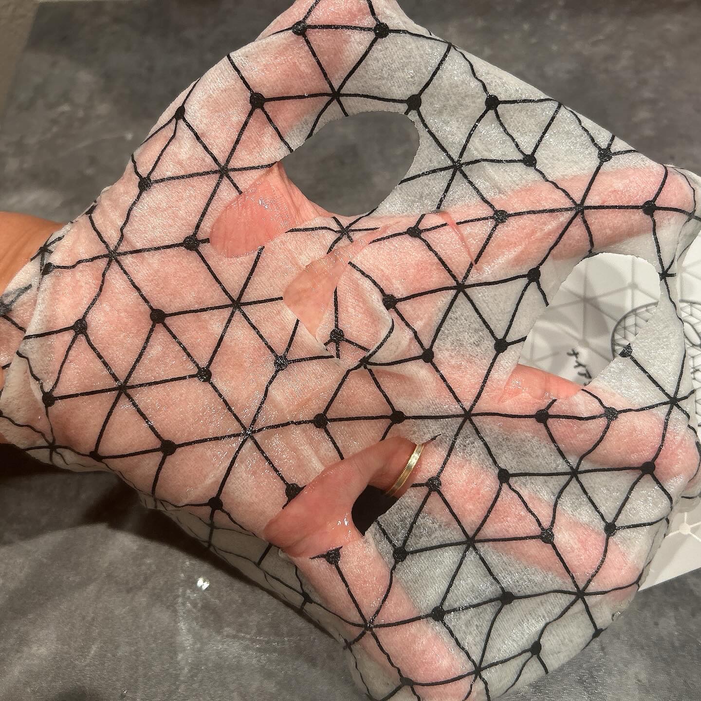 イルミグラフェイシャルシートマスク 1枚入り/IVIHI/シートマスク・パックを使ったクチコミ（3枚目）