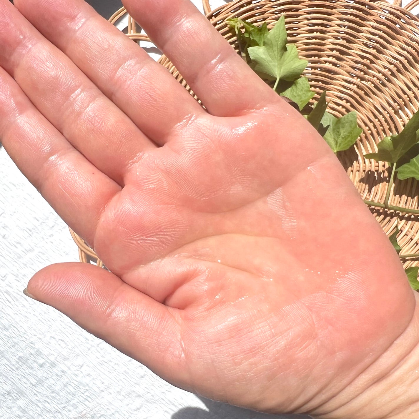 ミスクレオ on LIPS 「食べるもの同様化粧水だってフレッシュなものを使いたいよね。そこ..」(7枚目)