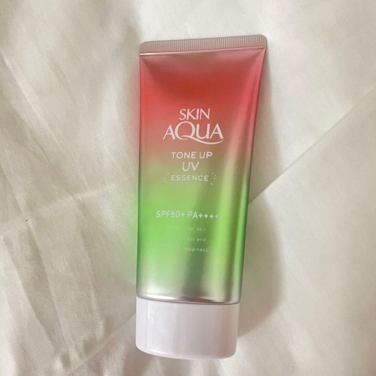 トロロ/フォロバ on LIPS 「これ使うと色黒イエベも色白にみえる!ラメも入っててキラツヤ肌〜..」(1枚目)