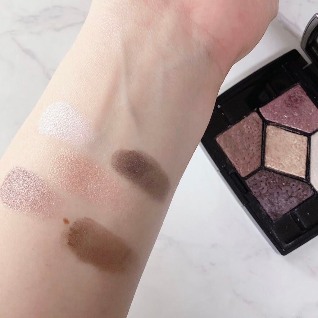 ねこ on LIPS 「チェーンの型押しが可愛くて買った限定品です。2016年のホリデ..」(2枚目)