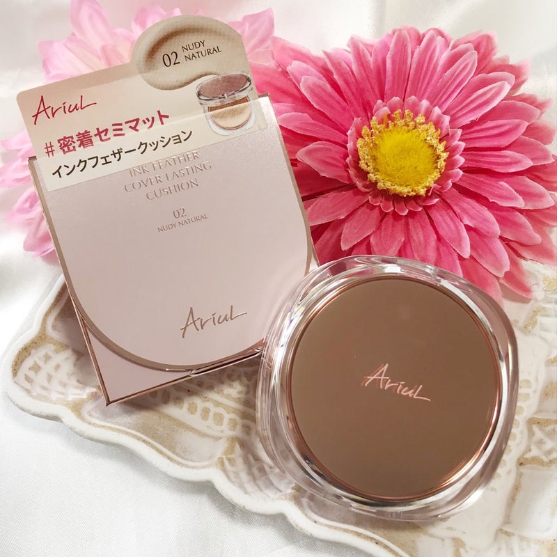 インクフェザーカバーラスティングクッション今とってもお気に入りの
クッションファンデが
Ariulのインクフェザーカバーラスティングクッション！
名前の通りインクのように肌になじむ密着力で
ジュワッとすぐに肌に溶け込むような
ナチュラルなク