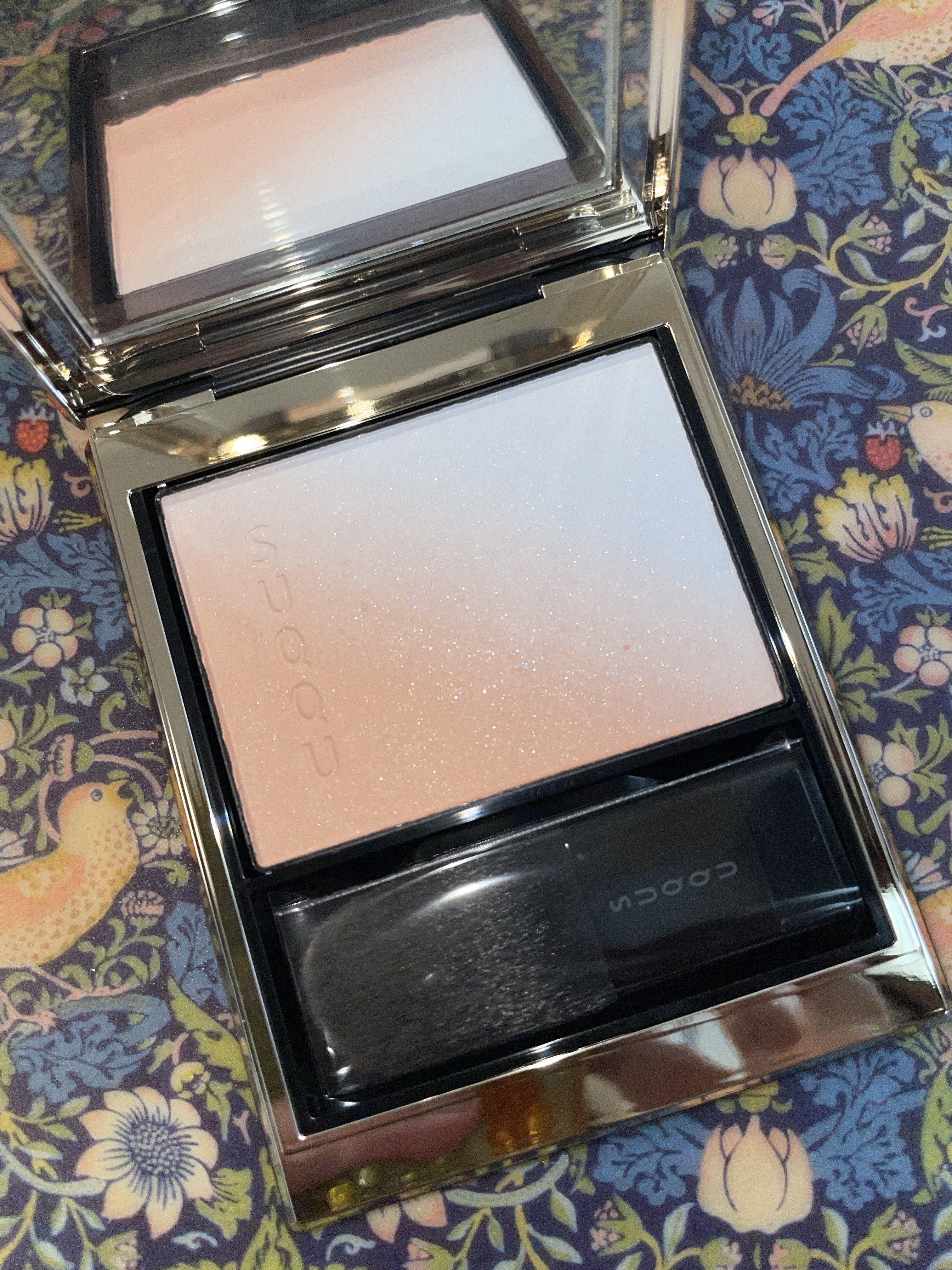 ブラーリング カラー ブラッシュ 101 羽風 -UFUU[限定色] (ペールベージュ × エアリーブルー)/SUQQU/パウダーチークを使ったクチコミ（1枚目）