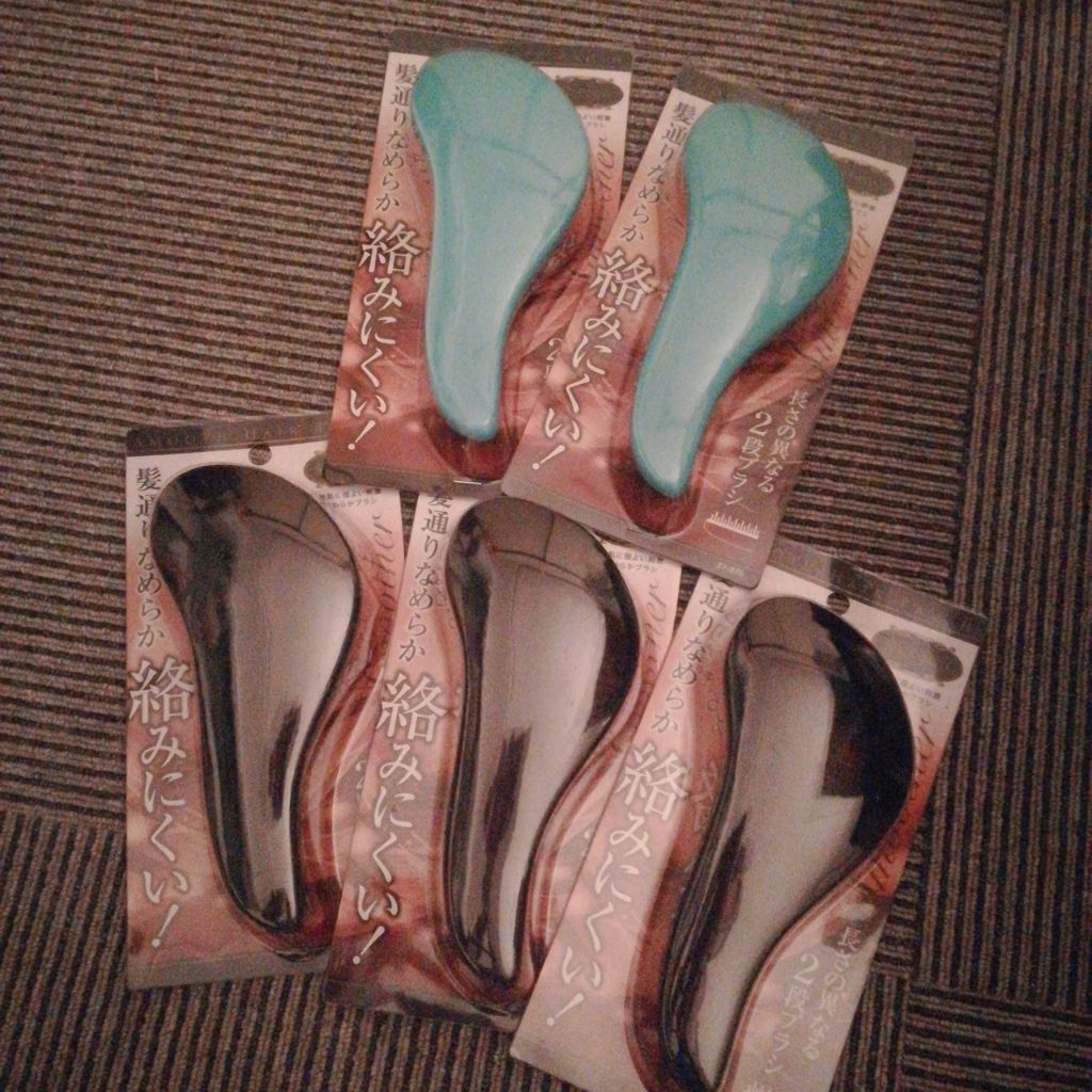 絡みにくい!髪通りなめらか長短2段ヘアブラシ/キャンドゥ/ヘアブラシを使ったクチコミ(4枚目)