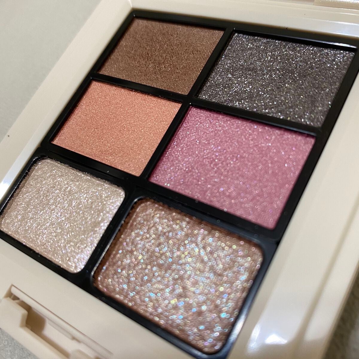 ミネラルクラッシィシャドー2022CF/エトヴォス/アイシャドウパレットを使ったクチコミ(5枚目)