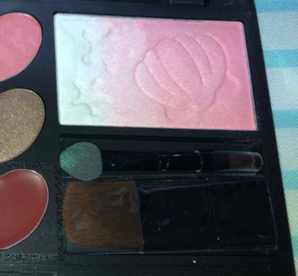 IT'S DEMO マルチアイシャドウパレットのクチコミ「
ITS'DEMO マルチパレットコーラル
コレクション
アリエルのを買いました。
他にジャ.....」(3枚目)