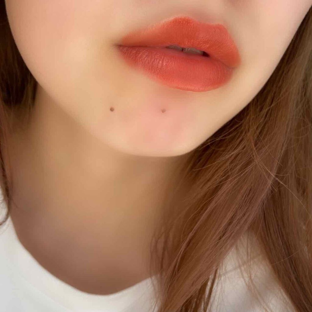 ルージュ アンリミテッド マット M BG 975(限定)/shu uemura/口紅を使ったクチコミ（2枚目）