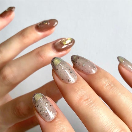 sato 🕊 self nail🫧🤍 on LIPS 「mynails🤲🏻右手はミスティックジェル035ほんのりブラッ..」(1枚目)