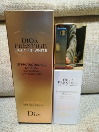 皆様、こんばんは！

もうすぐクリスマスですが、皆様、日焼け止めはしっかり塗っていますか？

こちら、

Dior プレステージ ホワイト ル プロテクター UV ミネラル

になります！

100パー