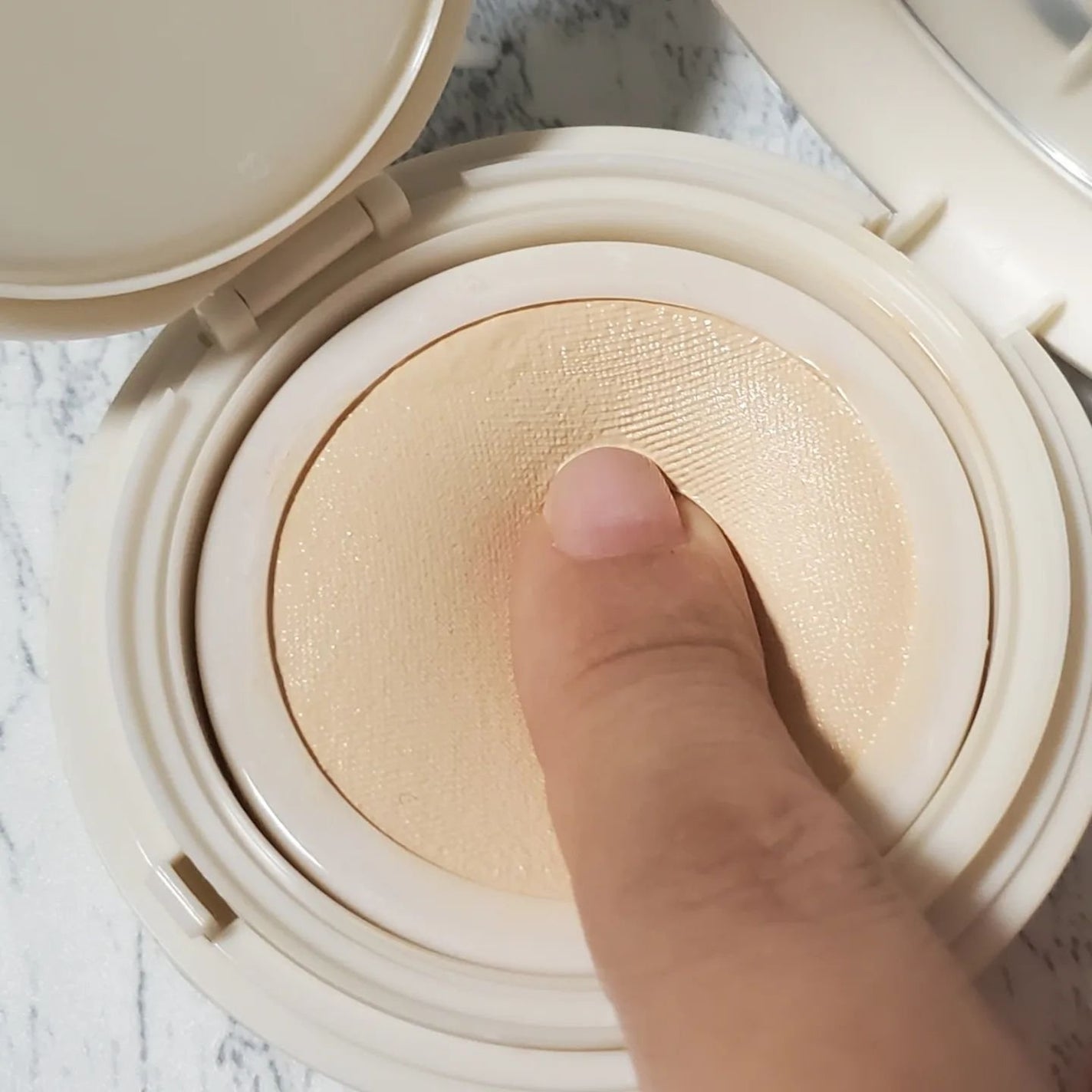 3番 ノーファンデ陶器肌トーンアップクッション/numbuzin/クッションファンデーションを使ったクチコミ(2枚目)