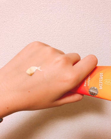 WELEDA ヒッポファンフルーティ ハンドクリームのクチコミ「こんにちは！きつねキャベツです🦊(今回から挨拶を導入してみました🙇‍♀️)

今回紹介するのは.....」（3枚目）