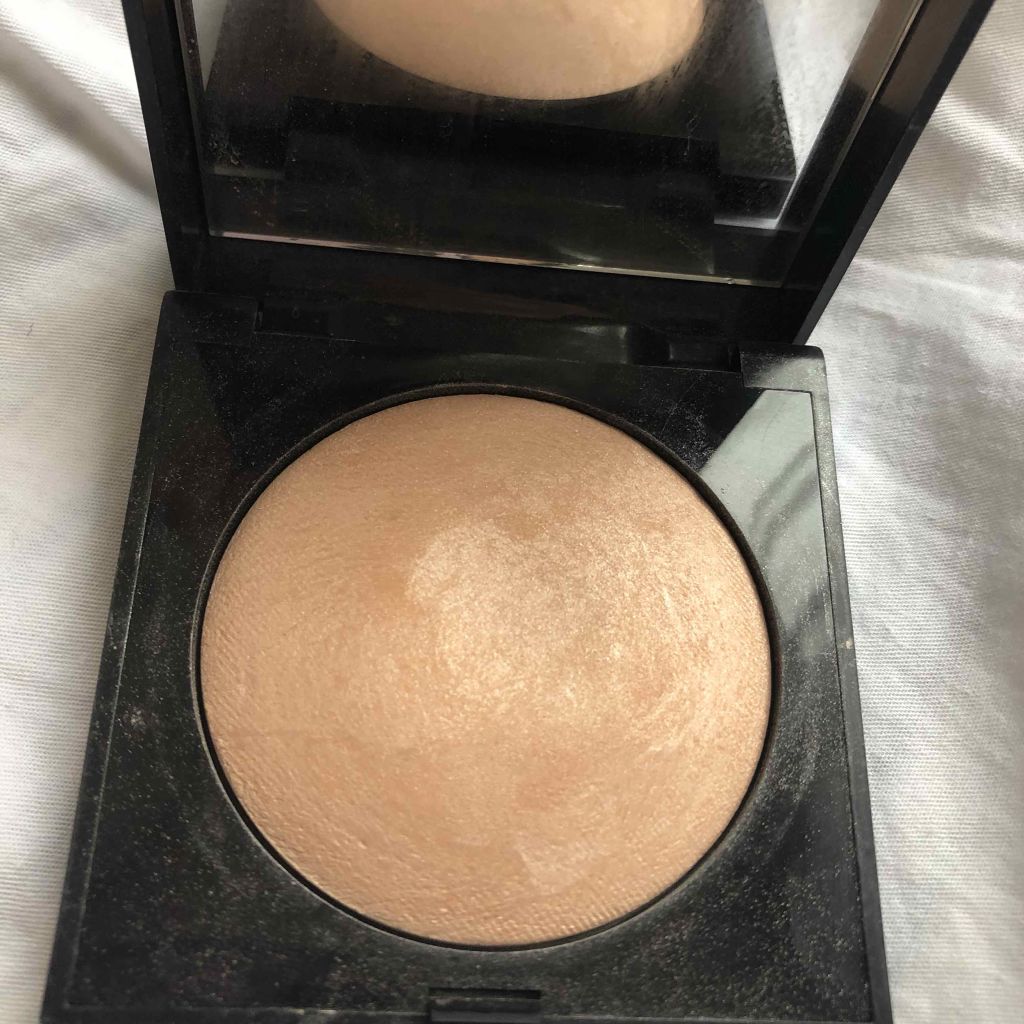 マットラディアンス ベイクドパウダー ハイライト01/ローラ メルシエ/パウダーハイライトを使ったクチコミ(1枚目)