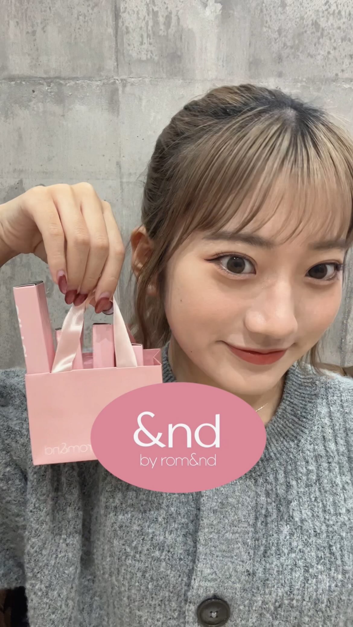 ローソンで買える&nd by rom&ndでフルメイクしてみたよ〜！！！
ミニサイズのコンビニコスメとは思えないクオリティ、、
特にお気に入りがアイシャドウ、、！粉飛びしないし、絶妙に使いやすい4色❕常にポーチに入れてる🥺🤍

#PR 