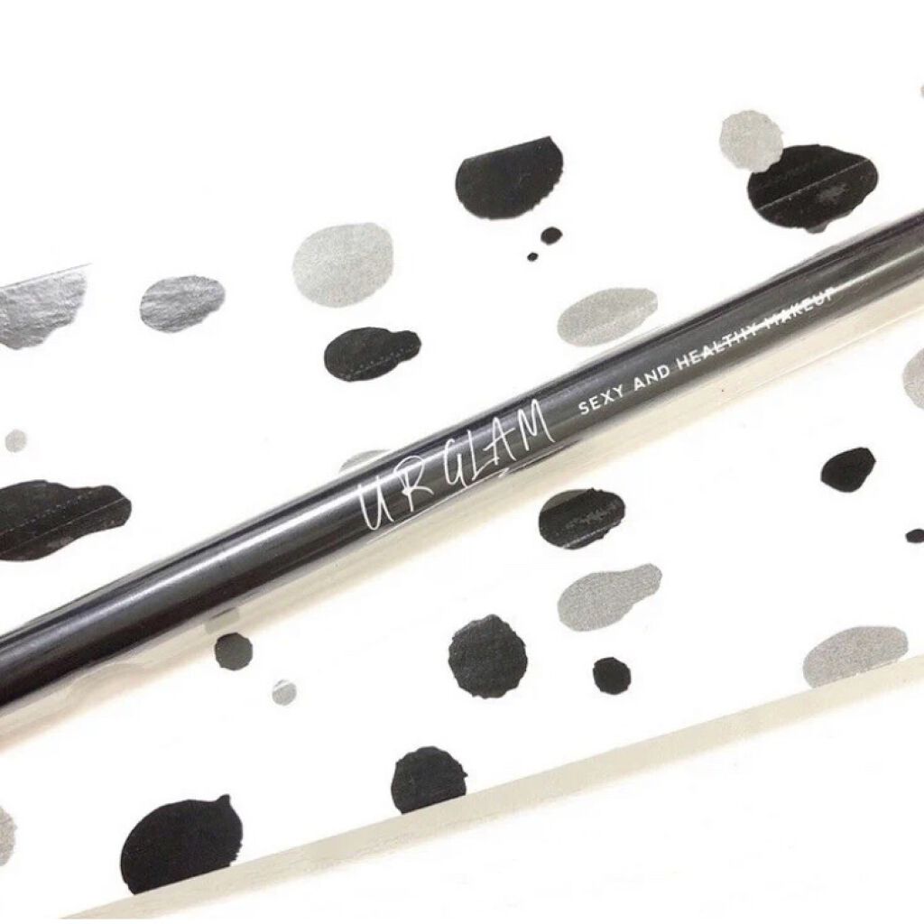 #私の上半期ベスコス2021 

ダイソー URGLAM
スリムスケッチアイブロウペンシル

BR-4 バーガンディブラウンがお気に入りで、
リピ買い3本目♪

芯が細いので1本1本簡単に描けます。

これだけでも綺麗に仕上がりますが、汗水