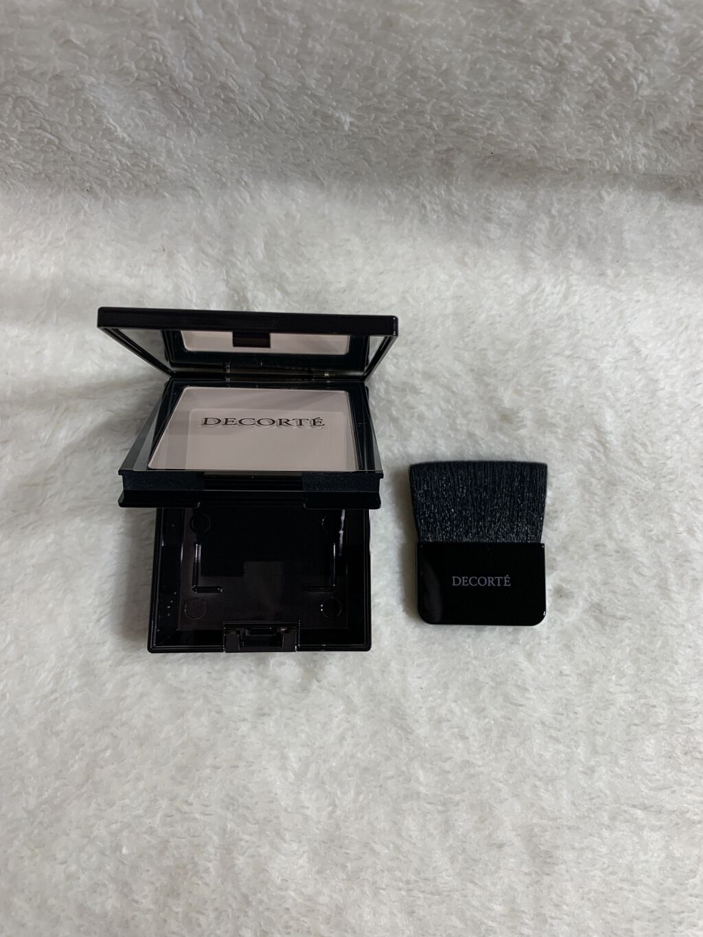 トランスルーセント セッティングパウダー/DECORTÉ/プレストパウダーを使ったクチコミ（3枚目）