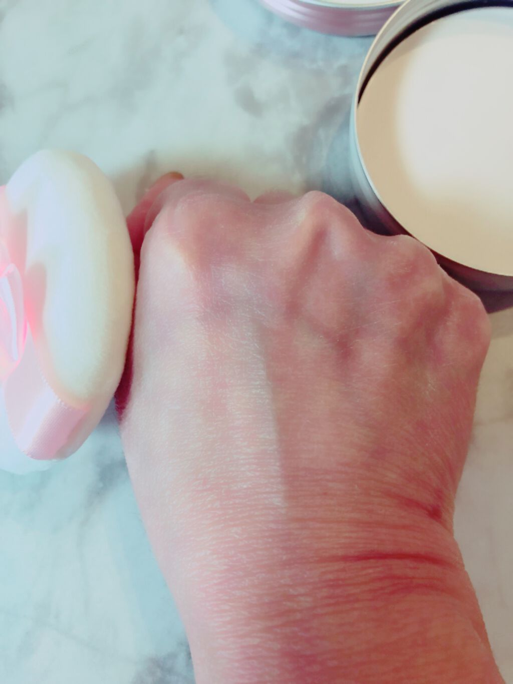 すっぴんパウダー パステルローズの香り/クラブ/プレストパウダーを使ったクチコミ(3枚目)