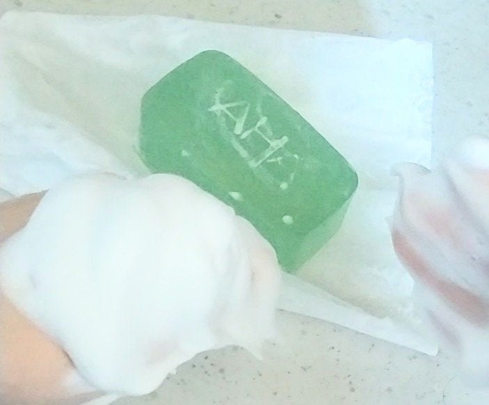 クレンジングリサーチ ソープ AHA&ピール/クレンジングリサーチ/洗顔石鹸を使ったクチコミ(2枚目)