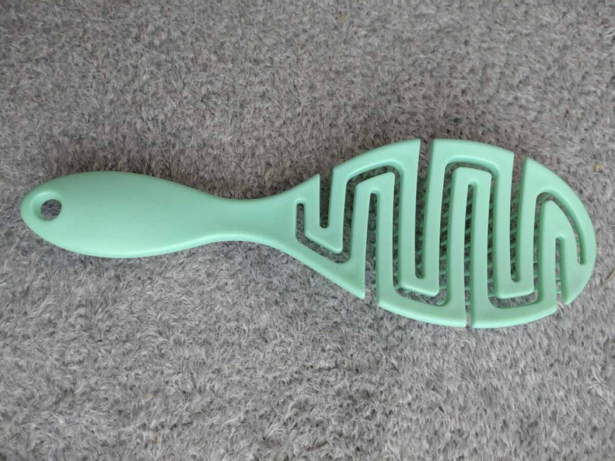 １つ前の投稿で髪を乾かした時に使用したブラシです！
SHEINで購入したので凄く安かったです

でも髪の毛の長さなのか、不器用なのか
まだ上手く使いこなせてません💦

髪を乾かす際に手軽になるといいなぁ

耐久性や乾かし方がどうかわからな