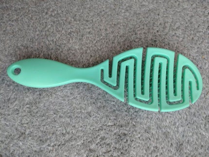 ☆咲弥☆ on LIPS 「1つ前の投稿で髪を乾かした時に使用したブラシです!SHEINで..」(1枚目)