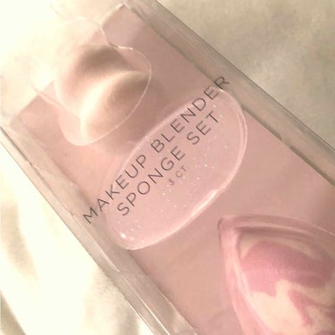 ☆forever21 MAKEUP BLENDER SPONGE SET☆
forever日本撤退まで残りわずかです😞
セールがすごくて定価1290円＋税のところ310円＋税と安すぎる❤️
３つも入って