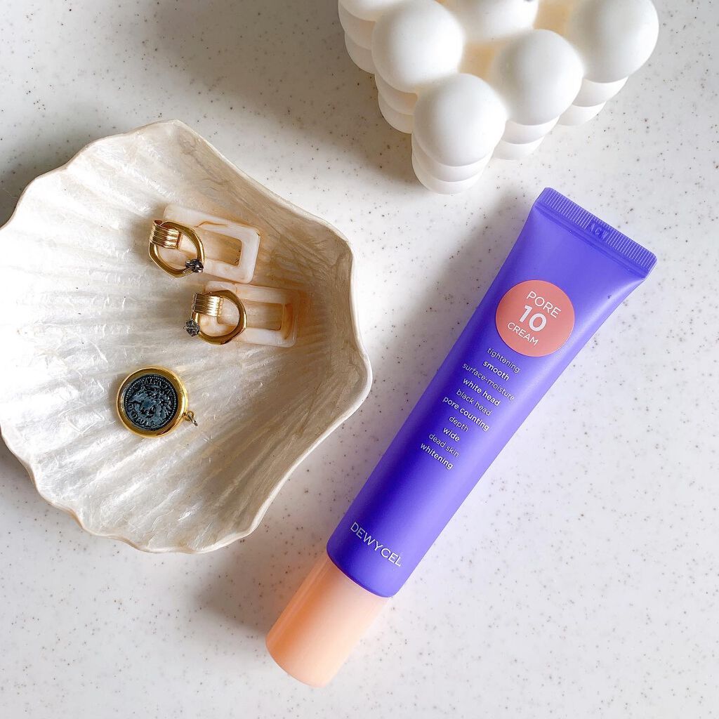 こちらも新発売の毛穴ケアクリーム！
ポアテンクリームです。

こちらの気に入ったところは、スキンケアの最後にクリームとして
使えることと、プライマーとしても使えること！
お肌負担を考えると、塗るものは1つでも減らせたらうれしいので
クリーム