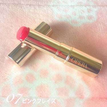 1年越しにオペラリップティント限定色07番ピンクフレイズが買えました🙌💄
:
1枚目写真のスティック状だと赤みが強い色に見えますが実際塗ってみると青みのあるピンクでビビットピンクとかに近い色をしています