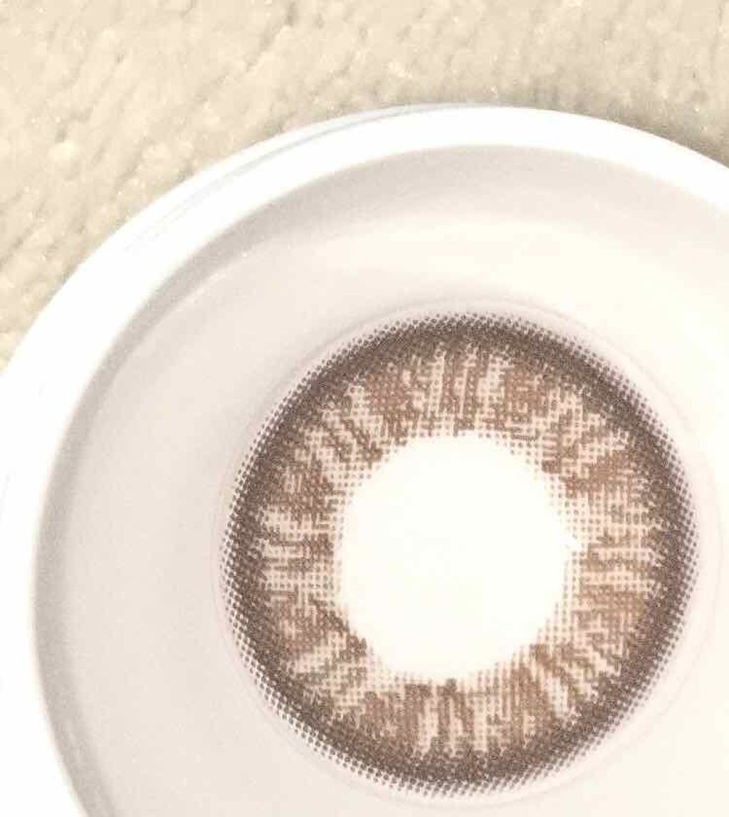 フラワーアイズ ワンデー/株式会社ビューフロンティア/ワンデー（１DAY）カラコンを使ったクチコミ（1枚目）