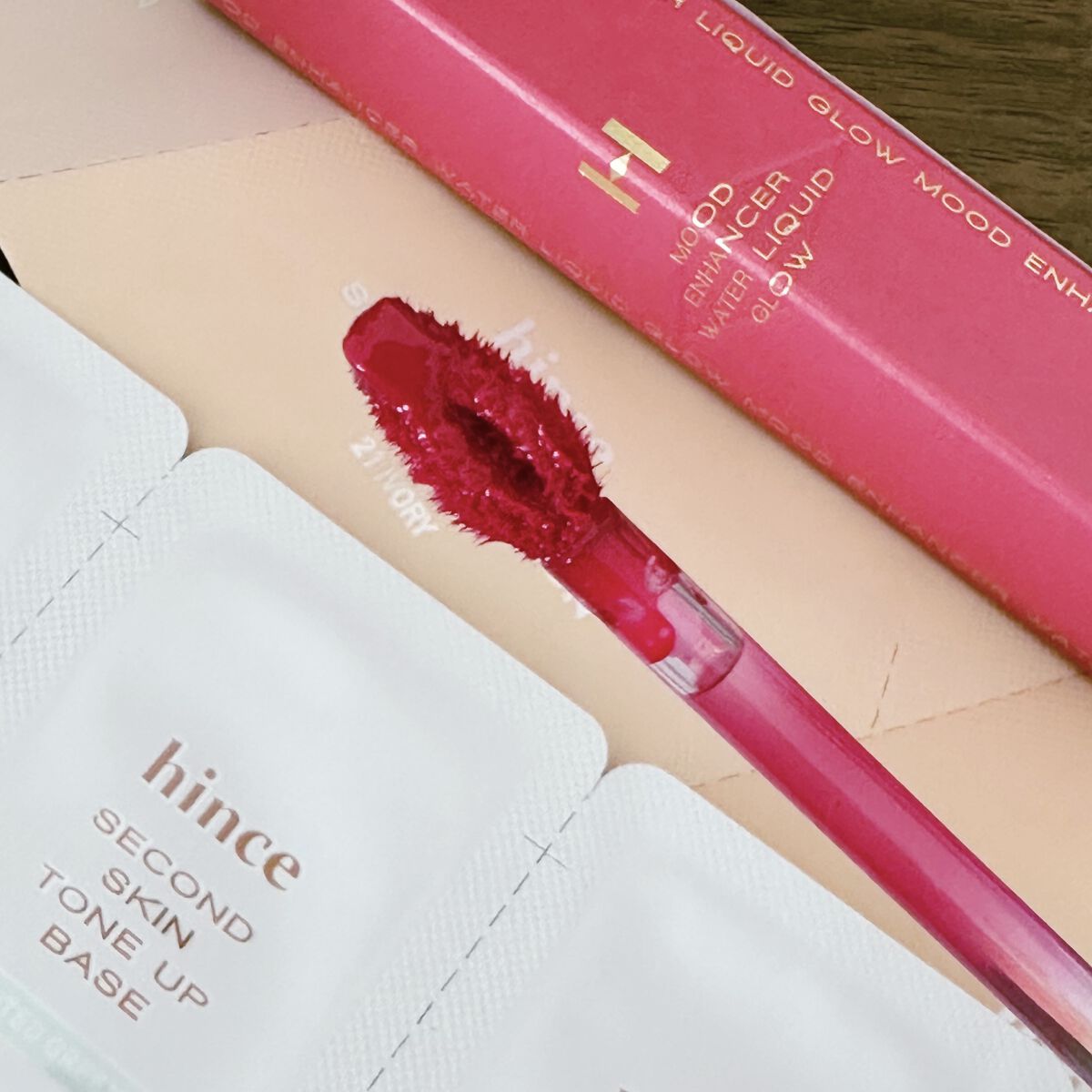 ムードインハンサーウォーターリキッドグロウ/hince/口紅を使ったクチコミ（2枚目）