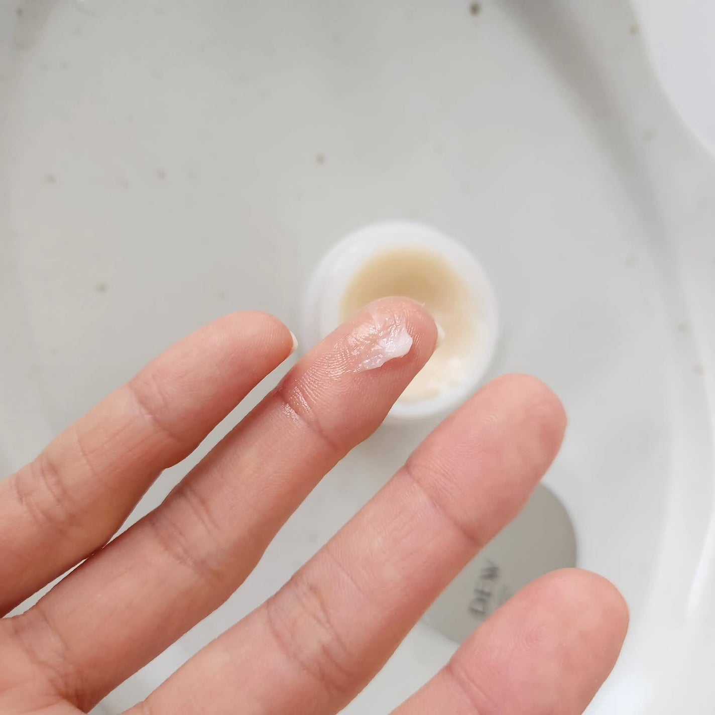 リップゾーンセラム/DEW/リップマスクを使ったクチコミ(4枚目)