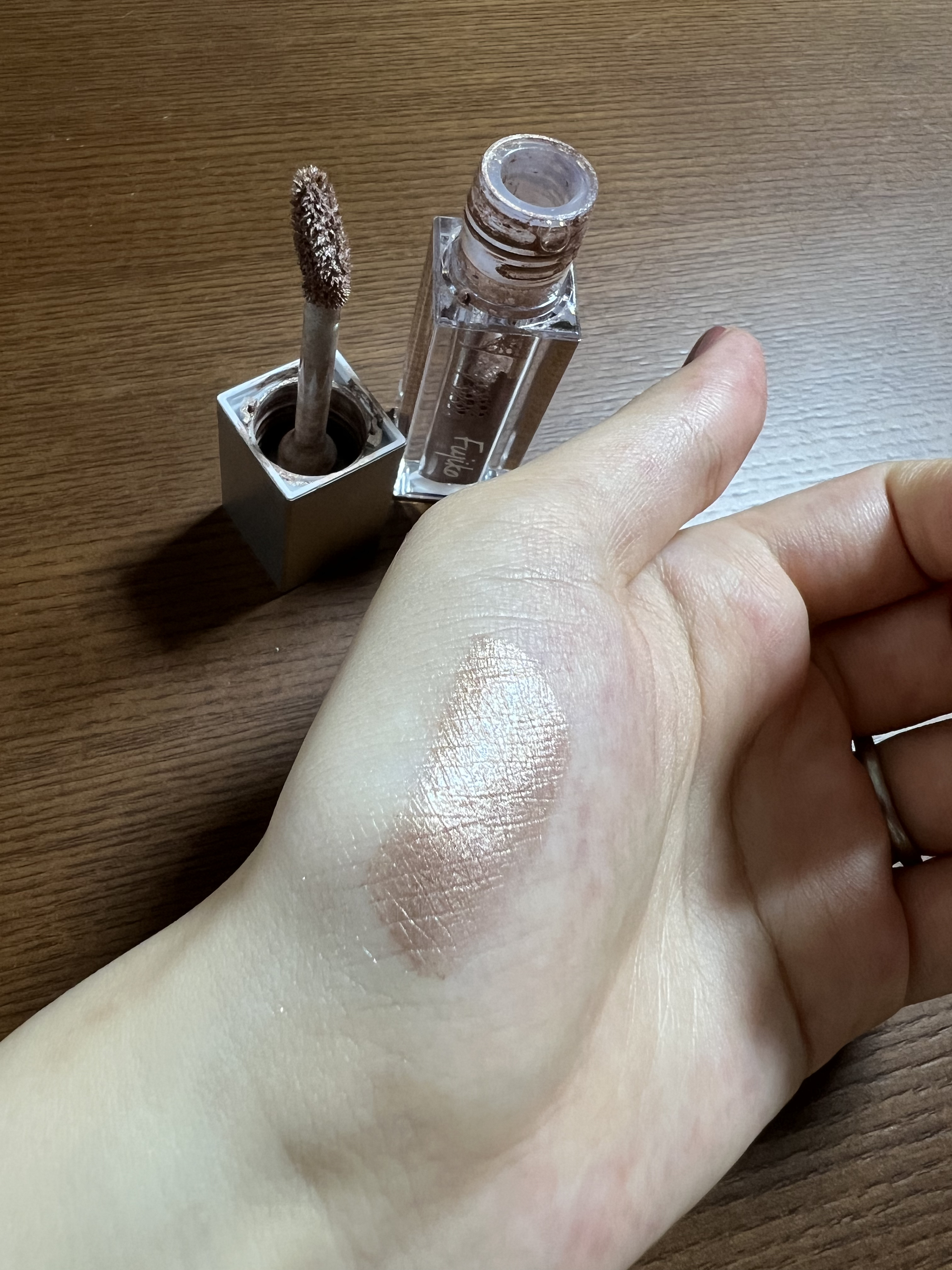 シェイクシャドウSV/Fujiko/リキッドアイシャドウを使ったクチコミ（2枚目）