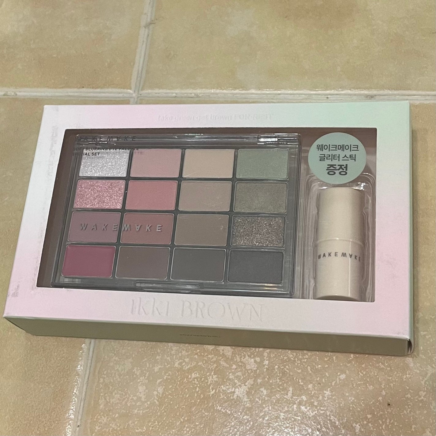 ソフトブラーリングアイパレット/wakemake/アイシャドウパレットを使ったクチコミ(1枚目)