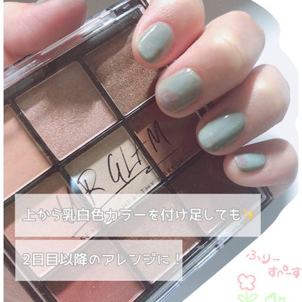 もち on LIPS 「みなさんこんにちは!もちです〜🥰🤍今回はアイシャドウネイルとい..」(4枚目)