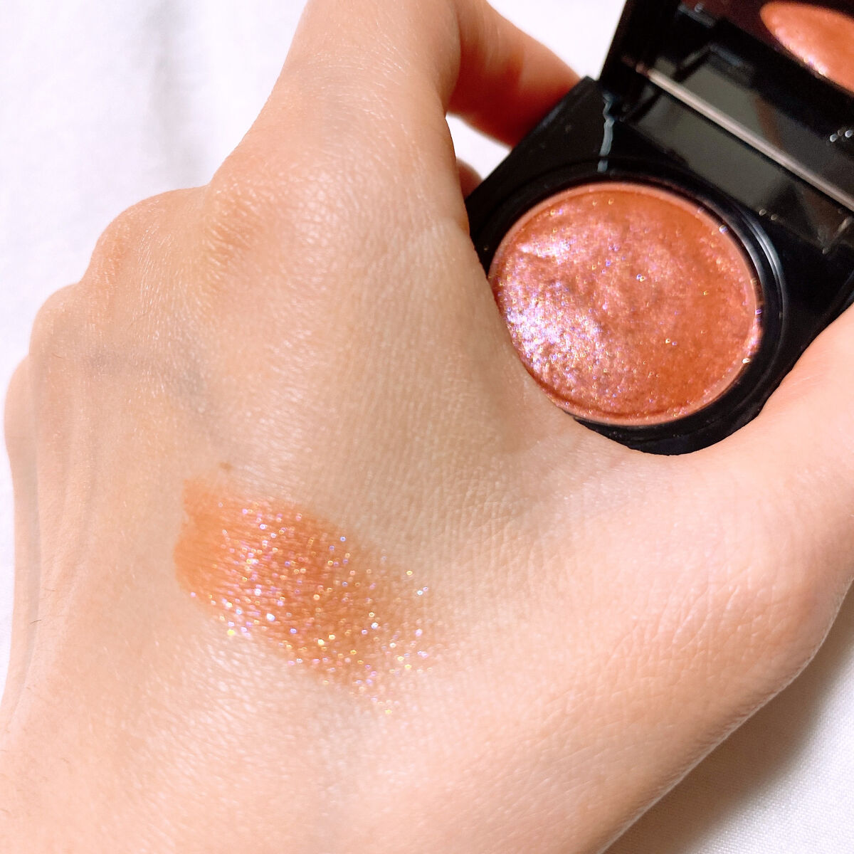 プリズム エアー シャドウ 20 RED BUD/CLIO/単色アイシャドウを使ったクチコミ（3枚目）