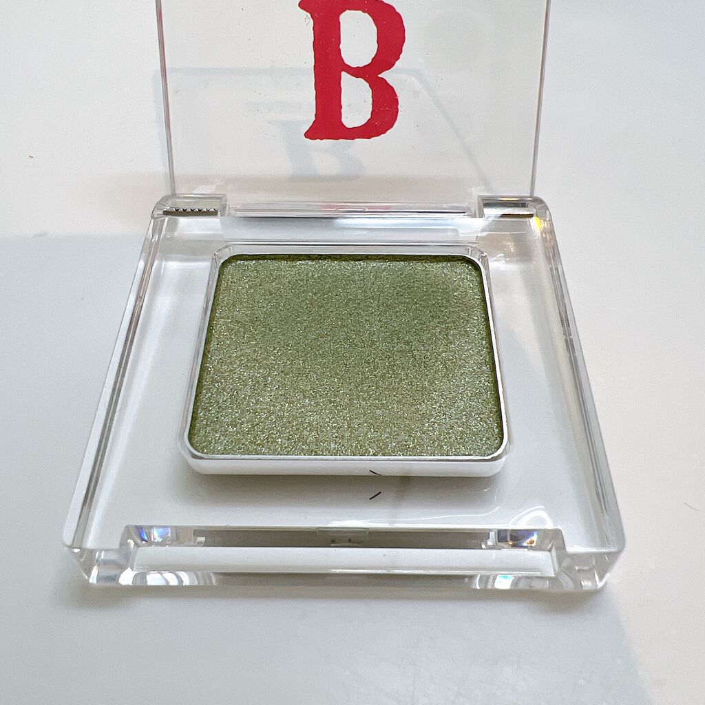 ニュアンスカラー シャドウ pistachio green(WEB限定色)/BABYMEE/単色アイシャドウを使ったクチコミ（2枚目）
