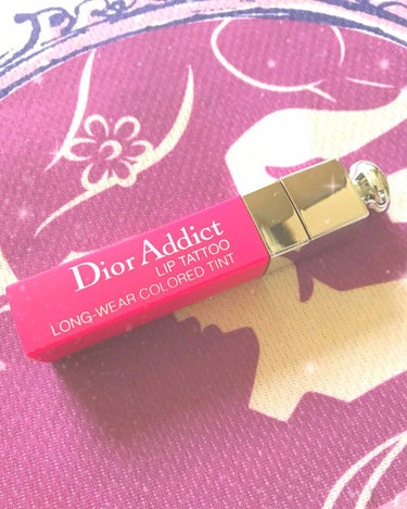 Dior Addict LIP TATTOO♡

塗ったあと少し経つとマットな感じになるのですが薬用リップや、グロスを塗ってあげるととてもつやが出ます！！！

すこしひり！っとしますが歯につかないし、何