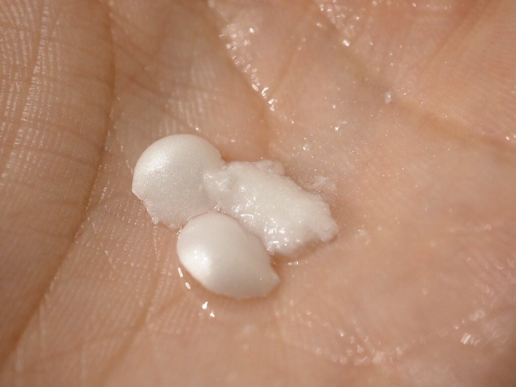 chihiro_tc on LIPS 「使うのが毎回楽しみすぎる#ウラニアの「クリスタルパール」✨本物..」(3枚目)