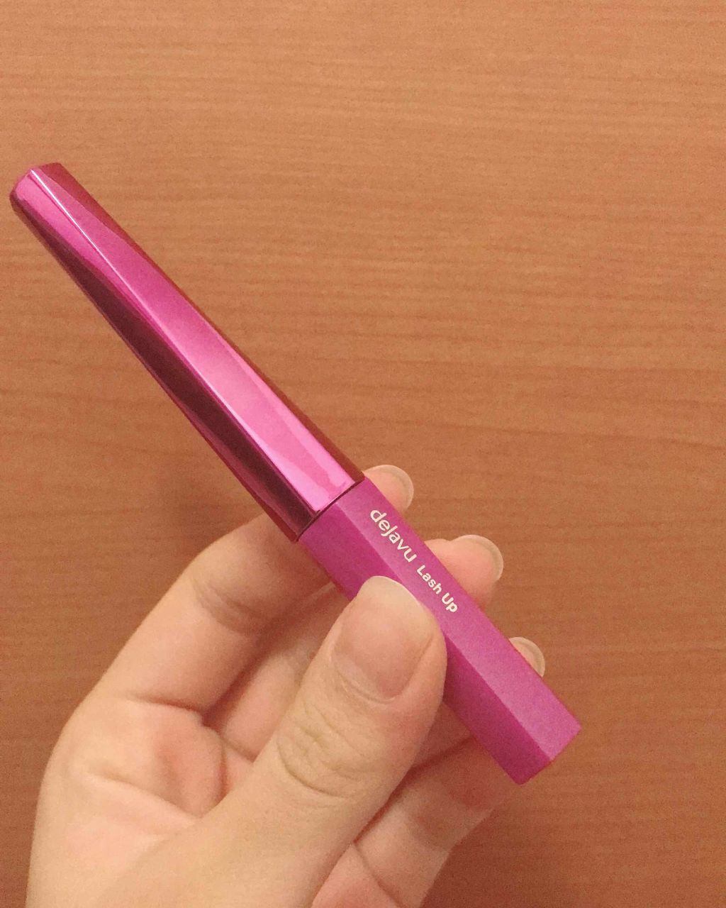 こんにちは!!
今回は、ロフトでコスメパトロールをしていた際に、何気なく買って、使ったらすごく気に入った商品を紹介したいと思います！



♡


こちらは、ブラックが元々売られていて、限定として、ブラウンが、バライティーショップ?で売られ