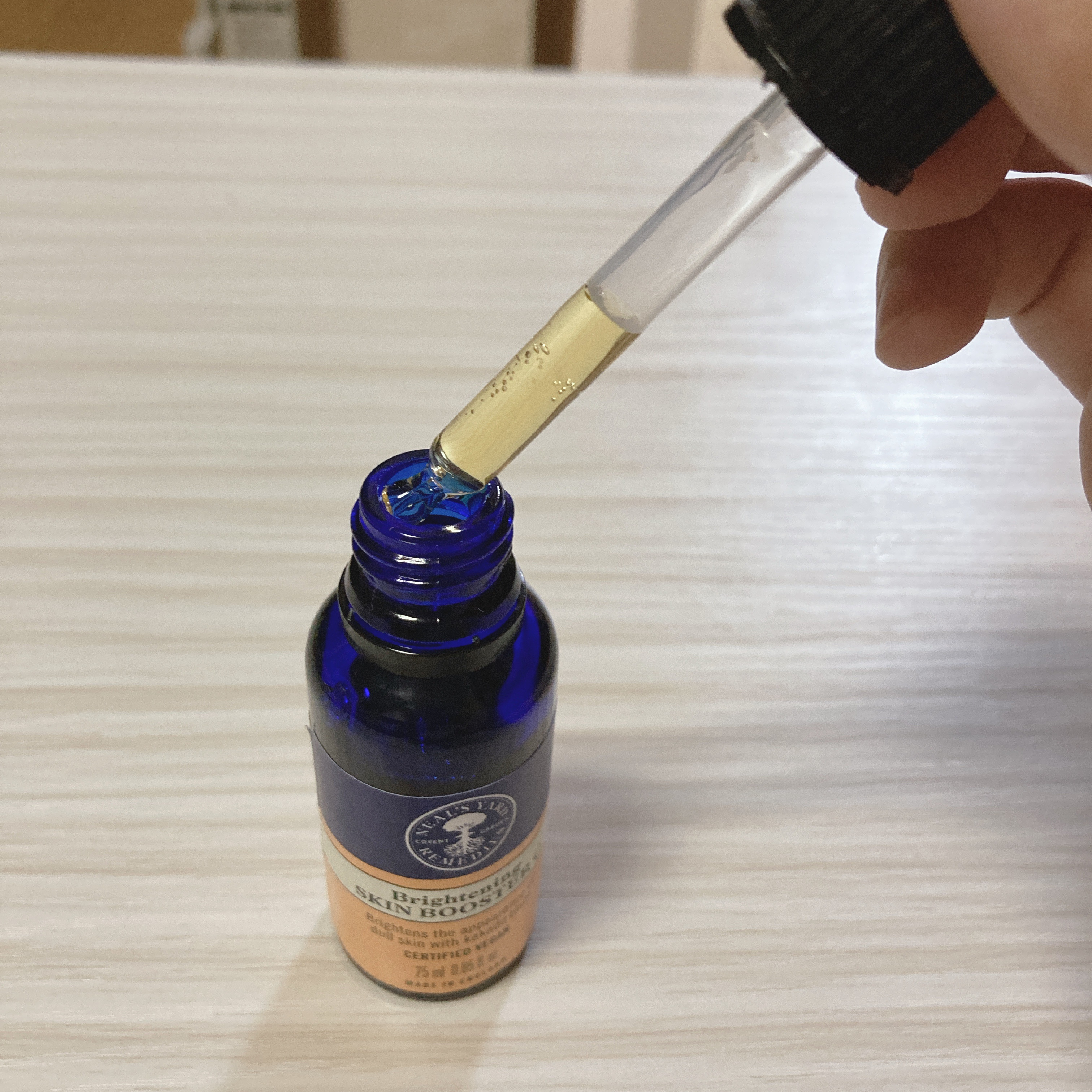 ニールズヤード レメディーズ ブライトニング スキンブースターCのクチコミ「
香りは柑橘系？ちょっと癖のある香りなので好みは分かれるかも....。

少しとろみのあるテク.....」（2枚目）