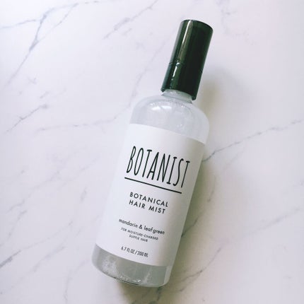BOTANIST ボタニカルヘアミストのクチコミ「持ちやすいサイズのボトルです。
片手でも持ちやすく、使いやすいです。きめ細やかなミストで、ふん.....」(1枚目)