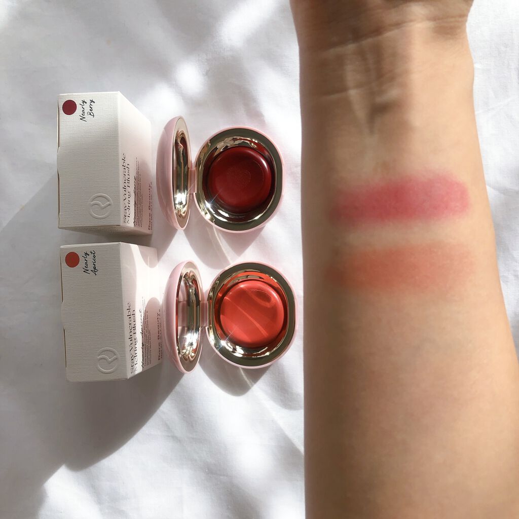 mina___85 on LIPS 「不思議触感😳‼️注目海外コスメブランドRareBeautyから..」(4枚目)