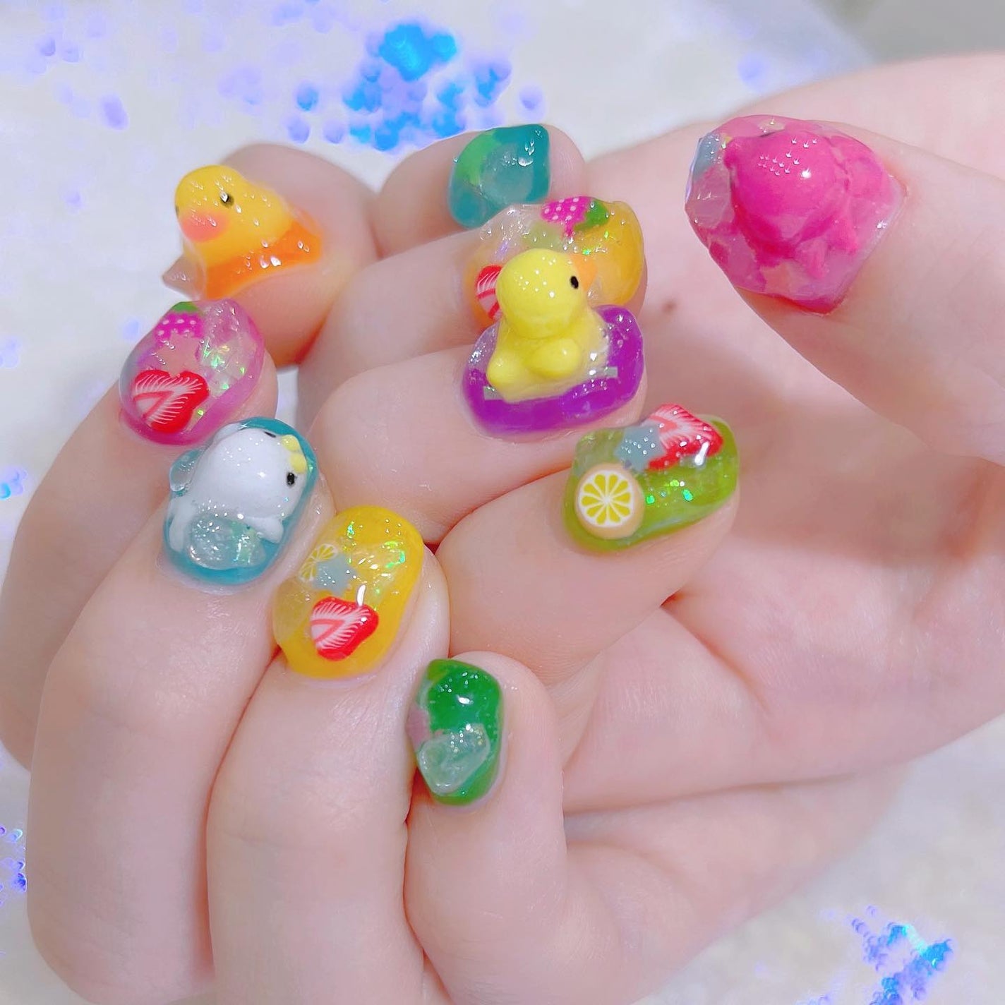 なかやまちえこ on LIPS 「サマーPOPなネイル🐥⠀⠀@kurebayashiiiちゃん⠀..」(3枚目)