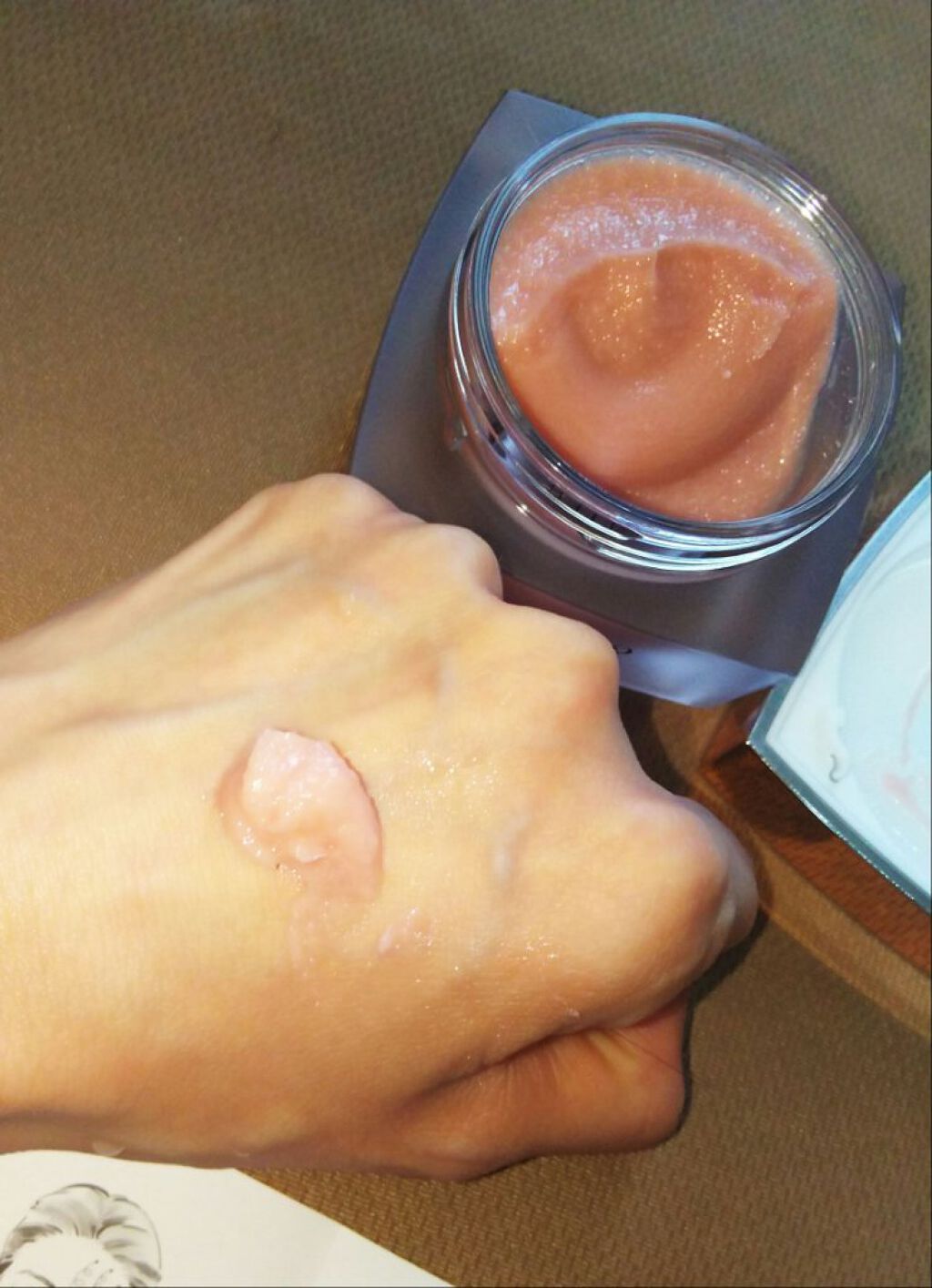 HOW?  Gommage Sucre pour visage のクチコミ「全然刺激がないし洗い流してビックリしました。めーちゃくちゃなめらかしっとり。
さっぱりツルツル.....」（2枚目）