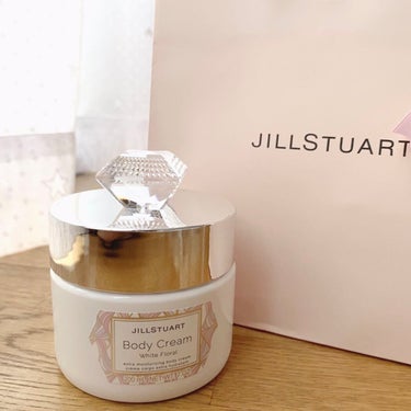 ボディクリーム ホワイトフローラル/JILL STUART/ボディクリームを使ったクチコミ（1枚目）