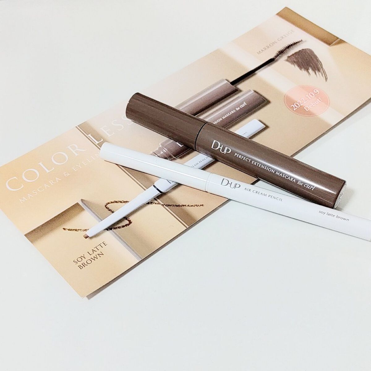 LIPSを通してディーアップ様から新商品のプレゼントに当選しました✨
エアクリームペンシルのソイラテブラウン＆パーフェクトエクステンションマスカラのマロングレージュです！嬉しい♥

カラーレスコレクションというナチュラルな色味のシリーズで、