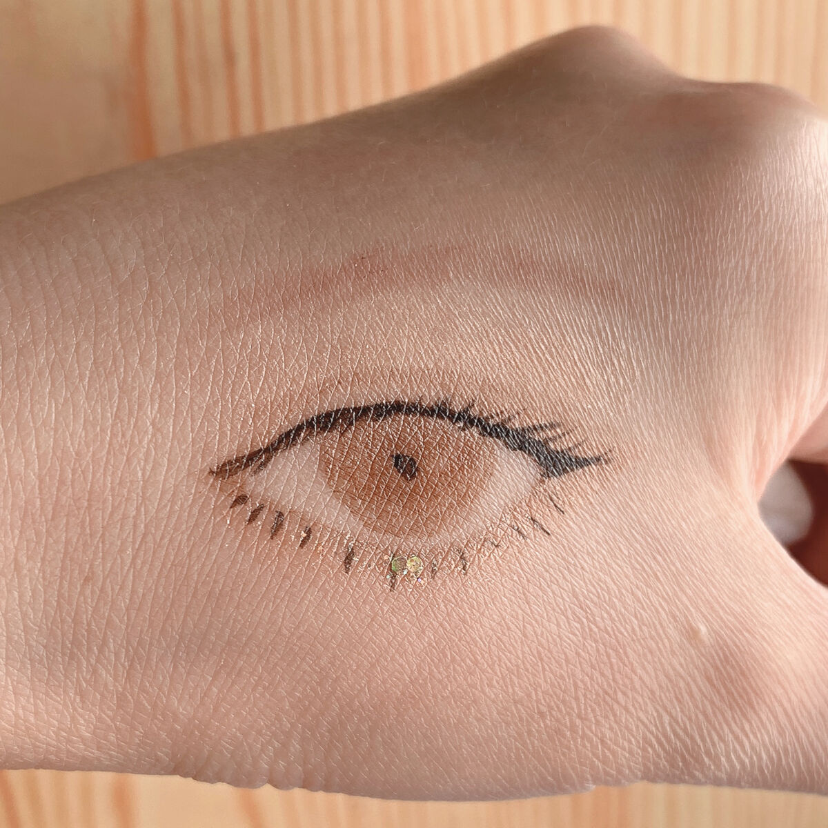 スーパープルーフ ブラッシュ ライナー 01 BLACK/CLIO/リキッドアイライナーを使ったクチコミ（3枚目）