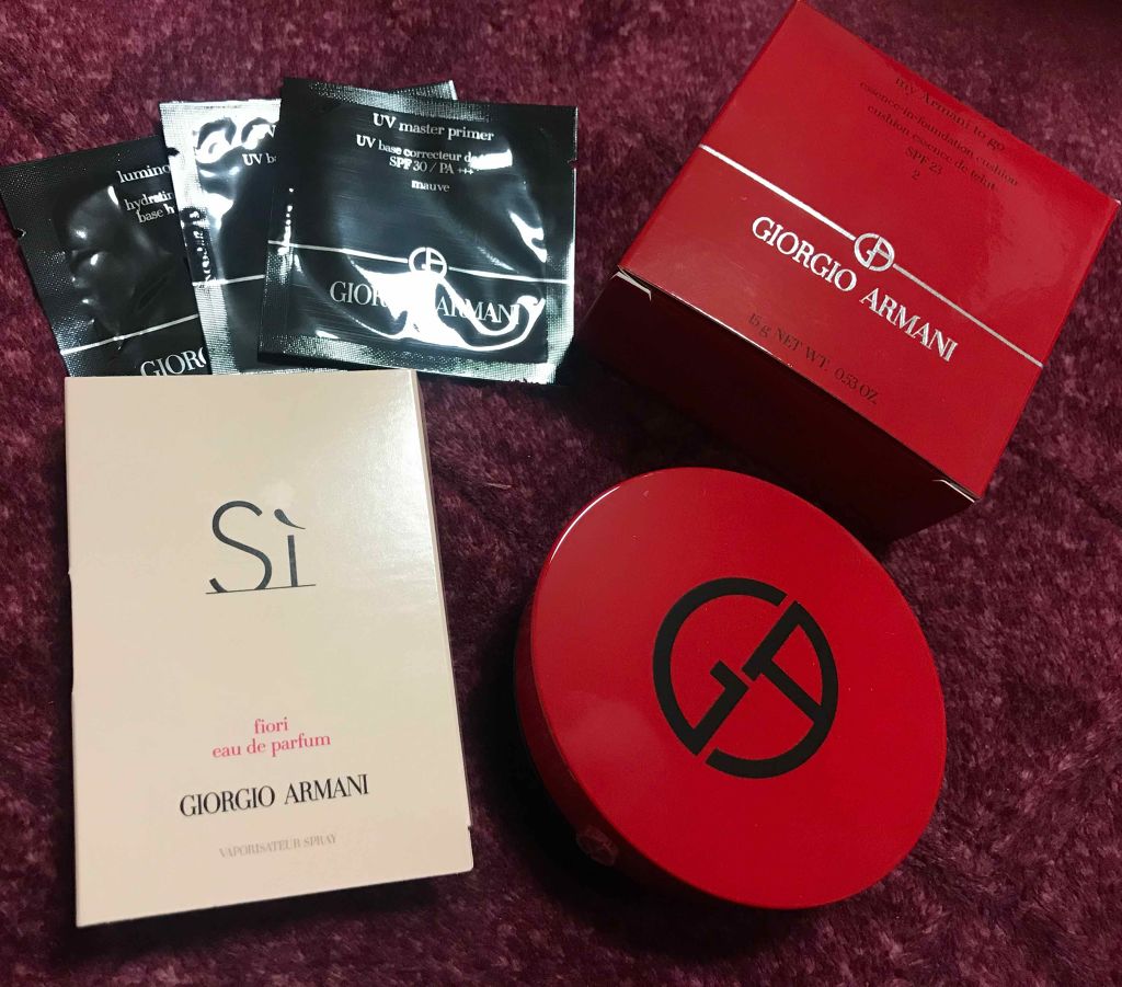 アルマーニのクッションに手を出してしまった🤤 
#映えコスメ 