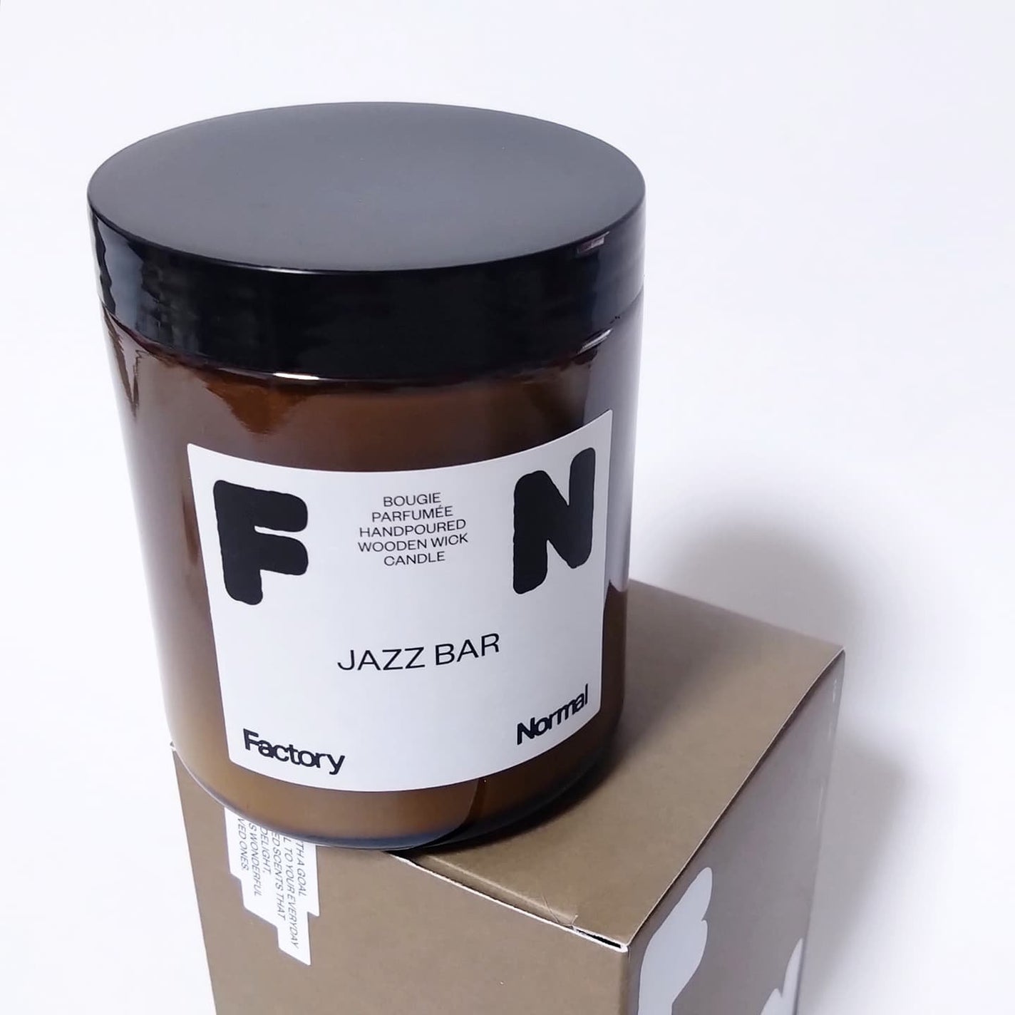 茶色い瓶 ウッド芯 キャンドル - Jazz Bar/Factory Normal/アロマキャンドルを使ったクチコミ(2枚目)