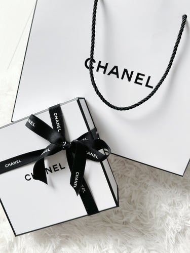 CHANEL ラ クレーム マンのクチコミ「＼喜ばれること間違いなし❕／
【オススメギフト】ハンドクリーム📰♟


☁　　☁　　☁　　☁　.....」（2枚目）